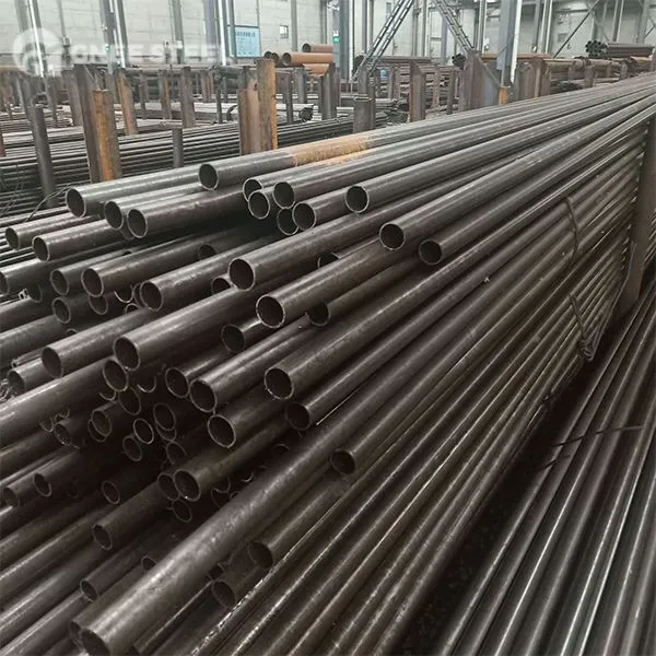 E215 tubi di precisione senza soluzione di continuità